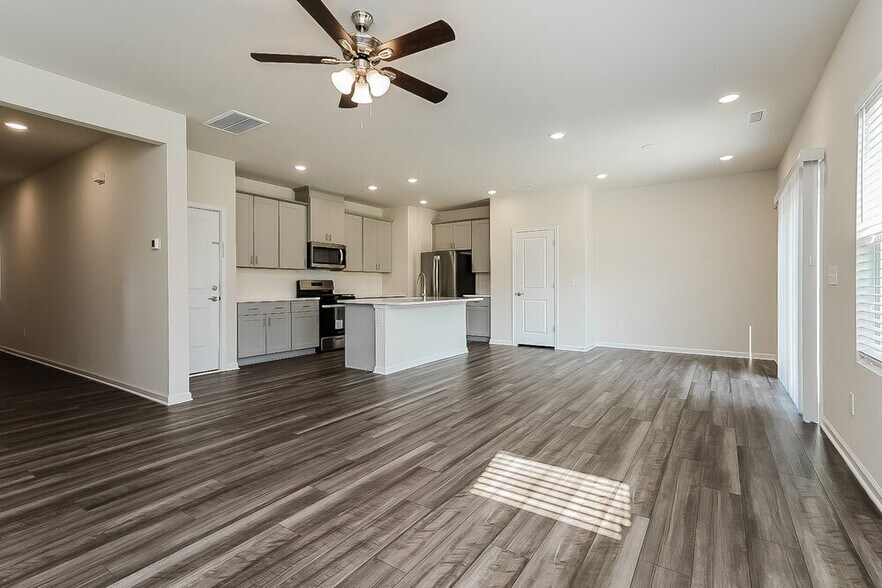 Building Photo - 1117 Orch Strm Dr