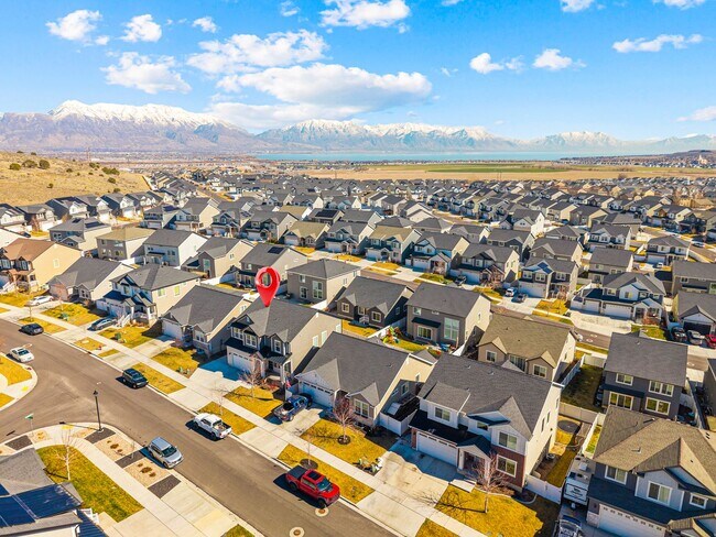 Building Photo - 5 Bed / 3.5 Bath Home in Saratoga Springs – Spacious Living Near Utah Lake