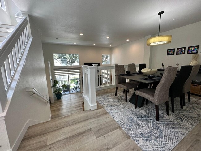 Building Photo - 1 Passage Ln