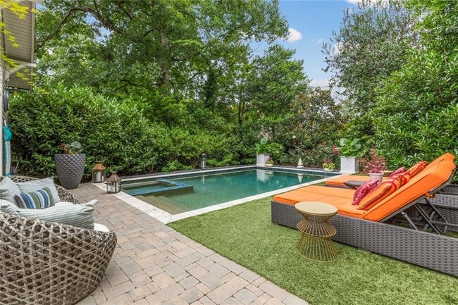 Building Photo - 976 Adair Ave NE