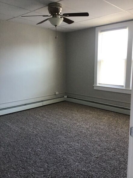 Building Photo - 650 N Mary St