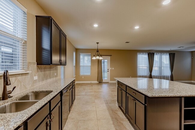 Building Photo - 1605 Constanta Dr