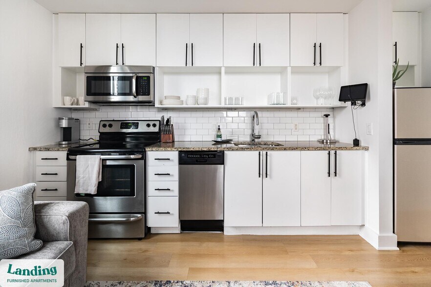 Building Photo - 933 McGee St