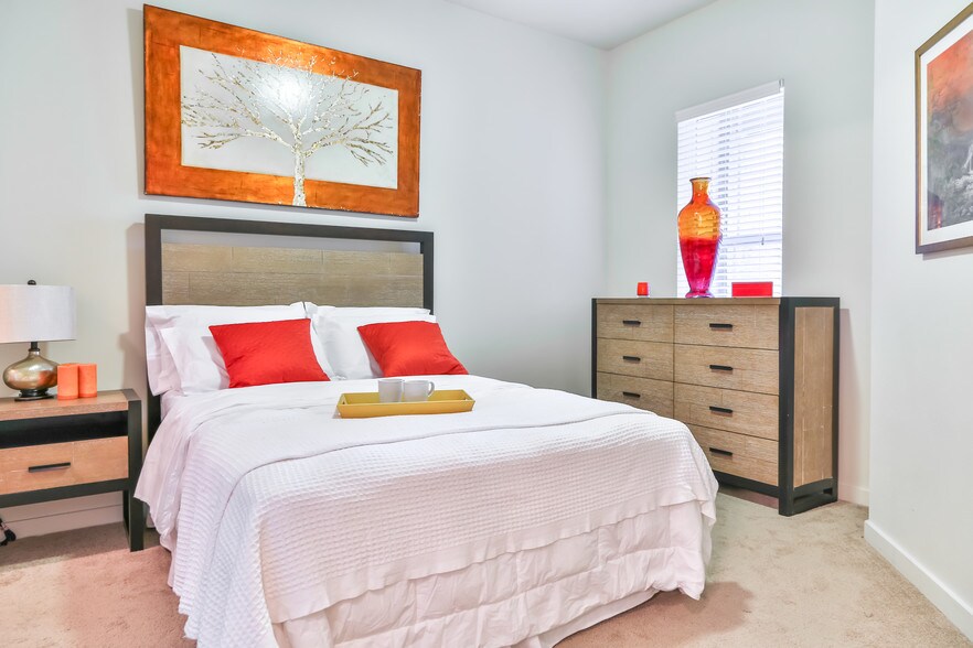 Building Photo - The District Apartments