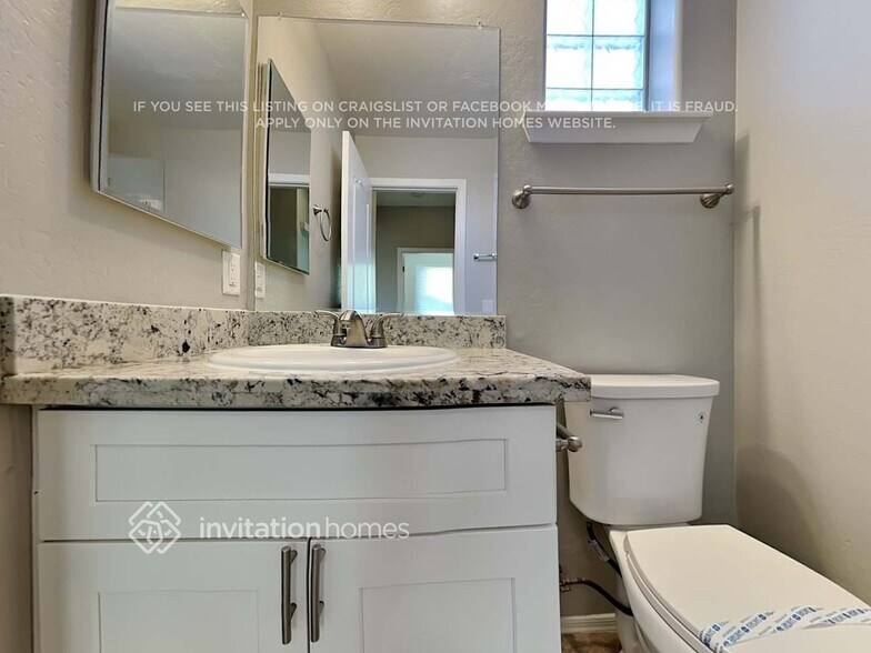 Building Photo - 3942 E Yeager Dr