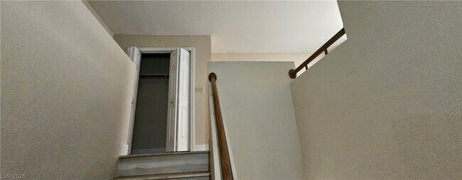 Building Photo - 313 Beethoven St