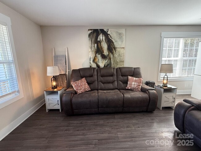 Building Photo - 518 Lake Head Rd