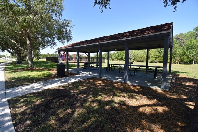 Building Photo - 4 Bed/3.5 Bath, Pool and Waterfront home, ...