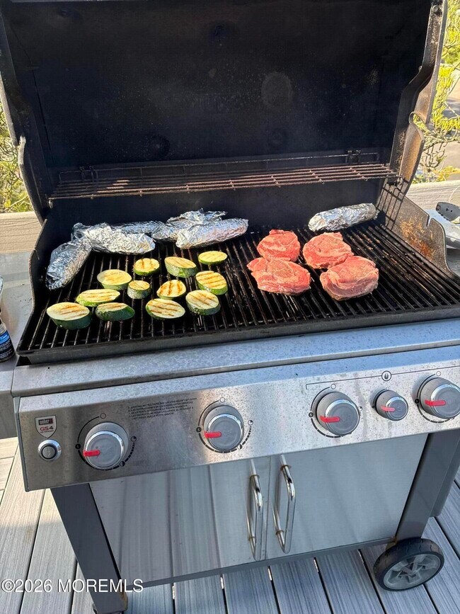 Building Photo - 165 Sunset Ln