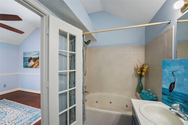 Building Photo - 6426 Whitbourne Dr