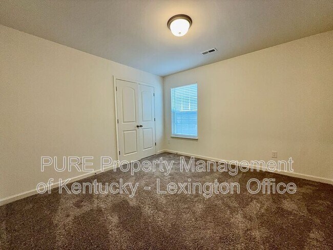 Building Photo - 852 Halford Pl