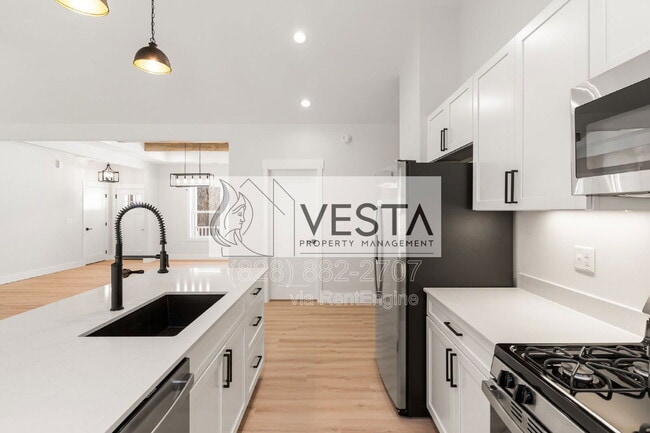 Building Photo - 11 Apple Meadow Ln