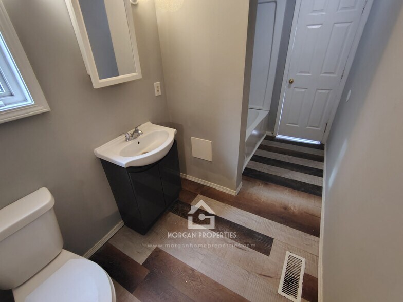 Building Photo - 1218 S 18th St