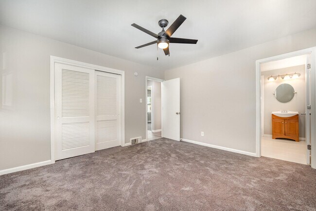Building Photo - 2286 Alexandria Dr