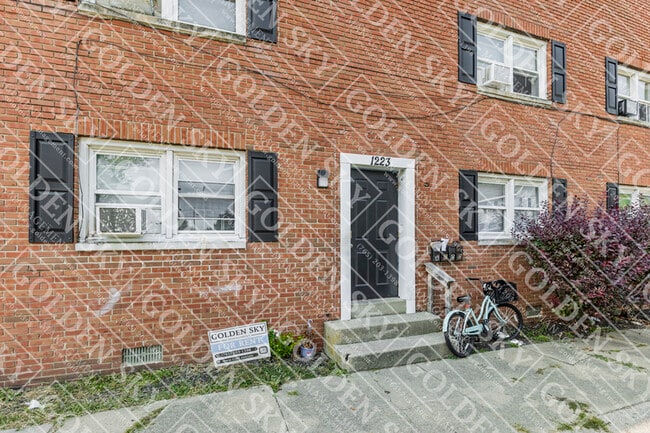 Primary Photo - 1223 S Franklin St