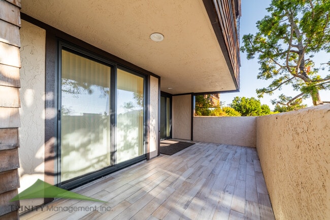 Building Photo - 12909 Caminito Del Canto