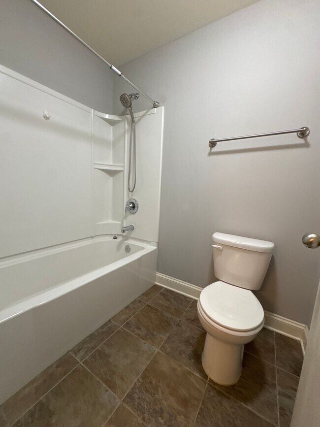 Building Photo - Modern End-Unit Townhome in the Heart of Old Hickory, Wilson County!