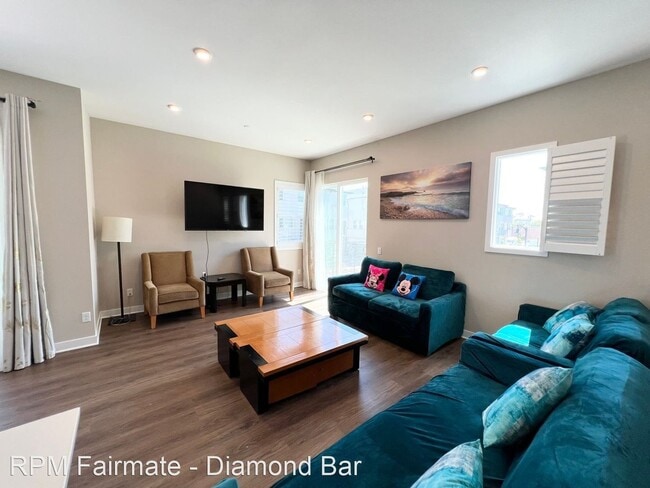 Building Photo - Four Levels of Modern Luxury Living in Ana...