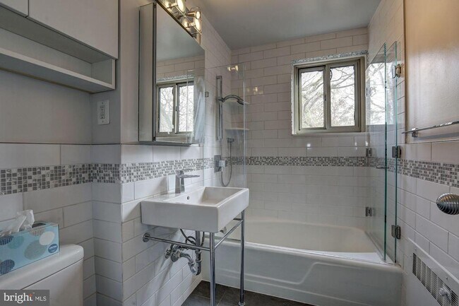 Building Photo - 2711 Ordway St NW