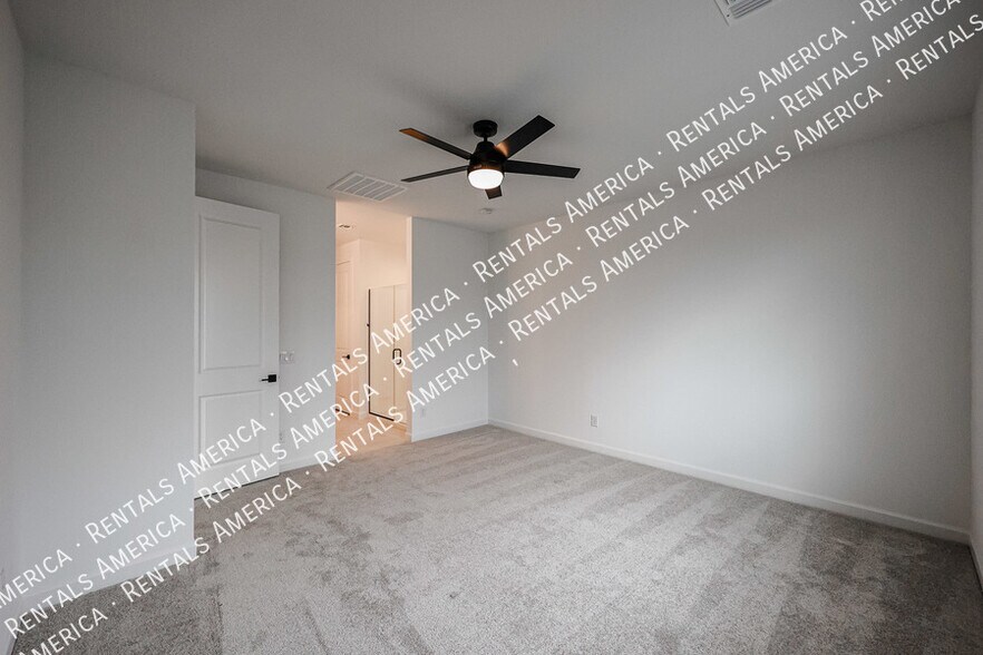 Building Photo - 11338 E Ulysses Ave