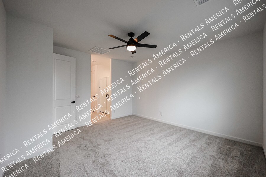 Building Photo - 11338 E Ulysses Ave