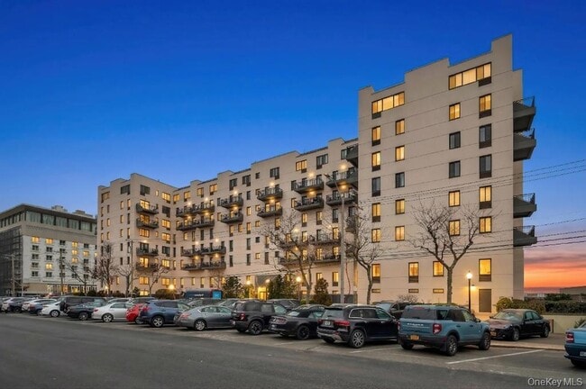 Building Photo - 100 W Broadway