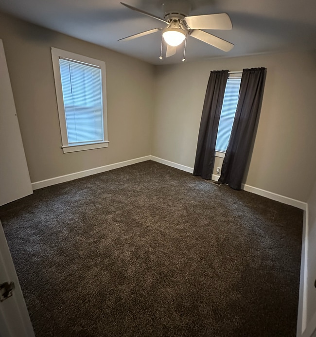 Building Photo - 2 Bedroom/1 Bathroom Cottage - Florence,  AL