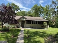 Building Photo - 147 Sieger Rd