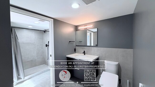 Building Photo - Sunny loft with in unit gym, heated floors in bathroom, contemporary kitchen, and includes water/...