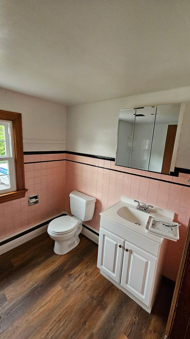 Building Photo - 3 Bedroom Single Family Home