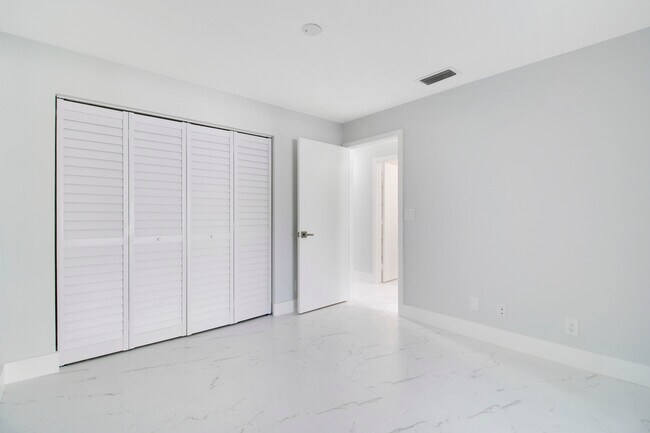 Building Photo - 8055 Sweetbriar Way