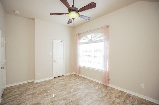 Building Photo - 20718 Sapphire Lake Rd