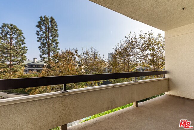 Building Photo - 2102 Century Park Ln