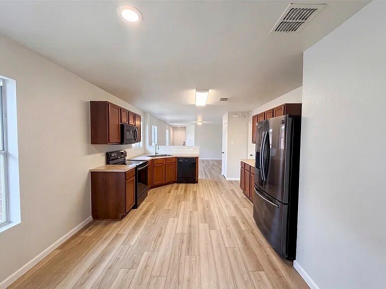 Building Photo - 8849 Sun Haven Way