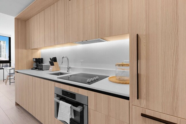 Building Photo - 225 N Miami Ave