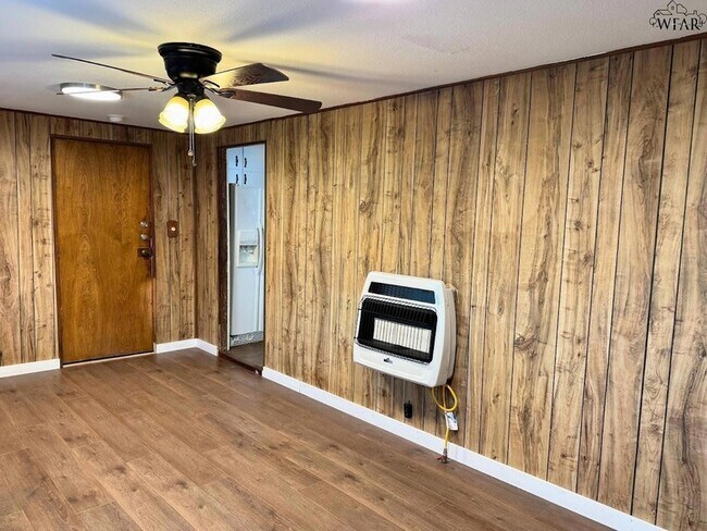 Building Photo - 704 Reagan St