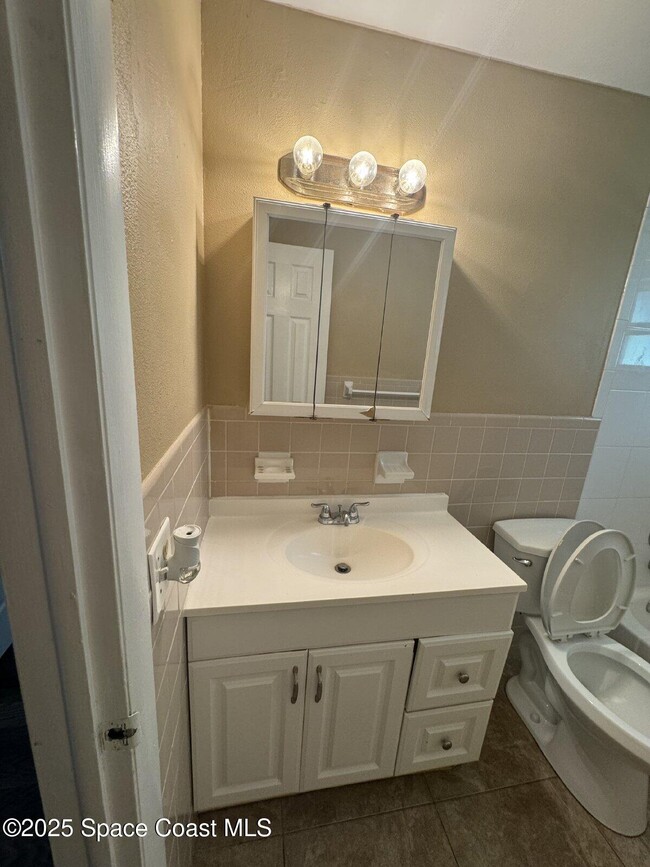 Building Photo - 10 Scott Ln