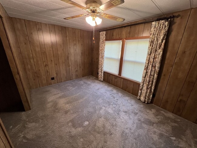Building Photo - TWO BEDROOM HOME IN WILLIAMSBURG - GREAT L...