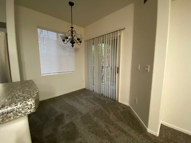 Building Photo - Great 2 Bedroom Condo!