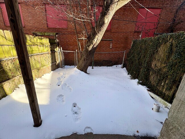 Building Photo - 3 Bedroom 1 Bathroom in Harrisburg!