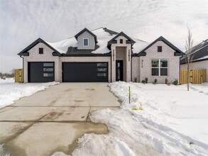 Building Photo - 311 Hedge Dr