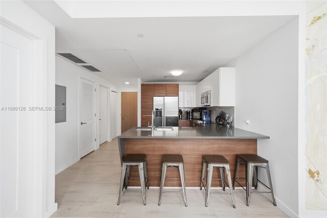 Building Photo - 601 NE 27th St