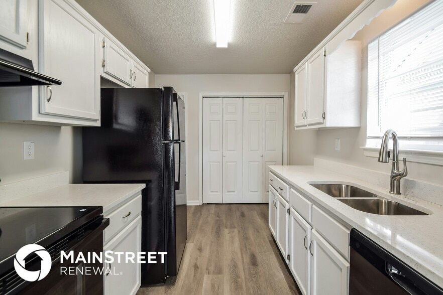 Building Photo - 7063 Foxhall Dr