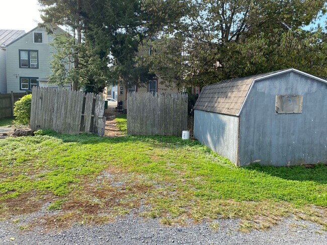 Building Photo - 351 W North St