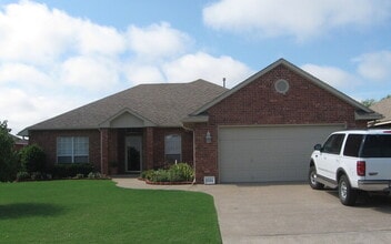 Building Photo - 3 Bed 2 Bath Edmond home with Office [STORM SHELTER]