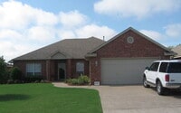 Building Photo - 3 Bed 2 Bath Edmond home with Office [STORM SHELTER]