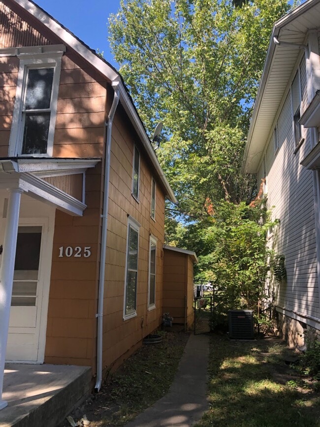 Primary Photo - 1025 SW Clay St
