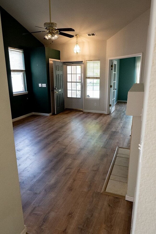 Building Photo - 462 Chambers Way