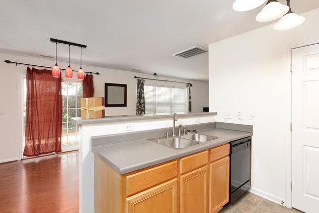 Building Photo - Nice house in SW Durham with fenced yard and scenic view!