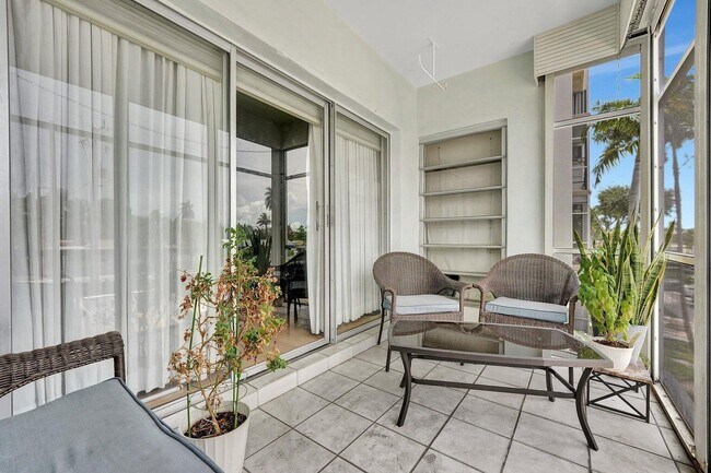 Building Photo - 3040 NE 16th Ave